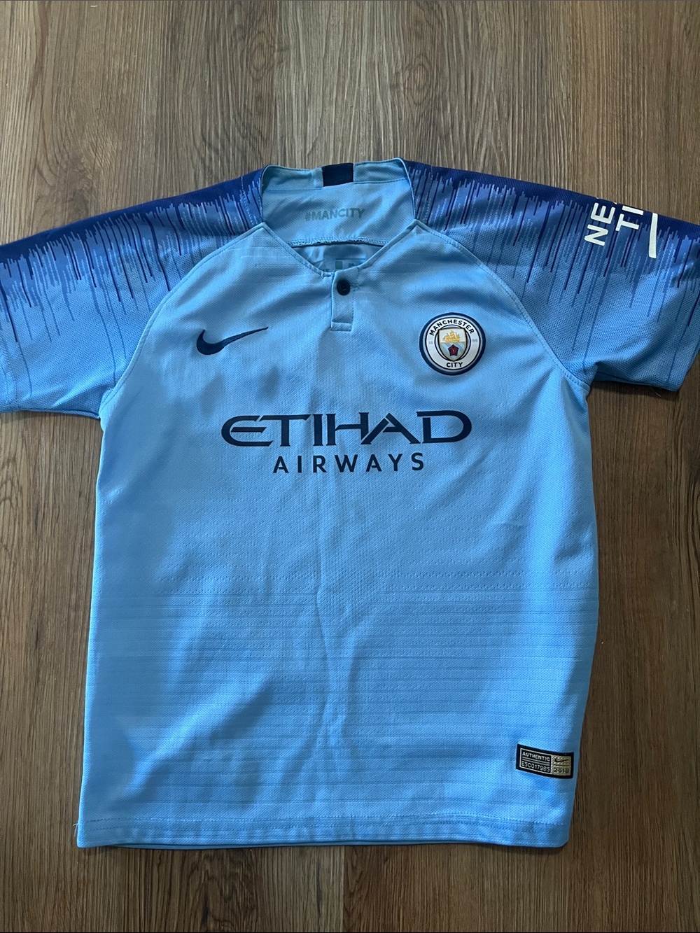 Nike Manchester City Youth Jersey in Sky Blue with Navy Accents 2018/19 large